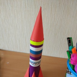 Подарила братику ракету на день космонавтики