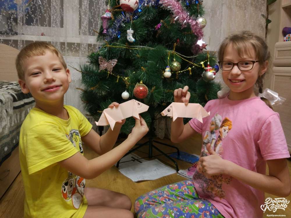 Помогла братику сделать символа нового года