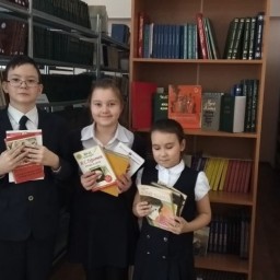 В Международный день дарения книг внесли свой вклад в школьную библиотеку