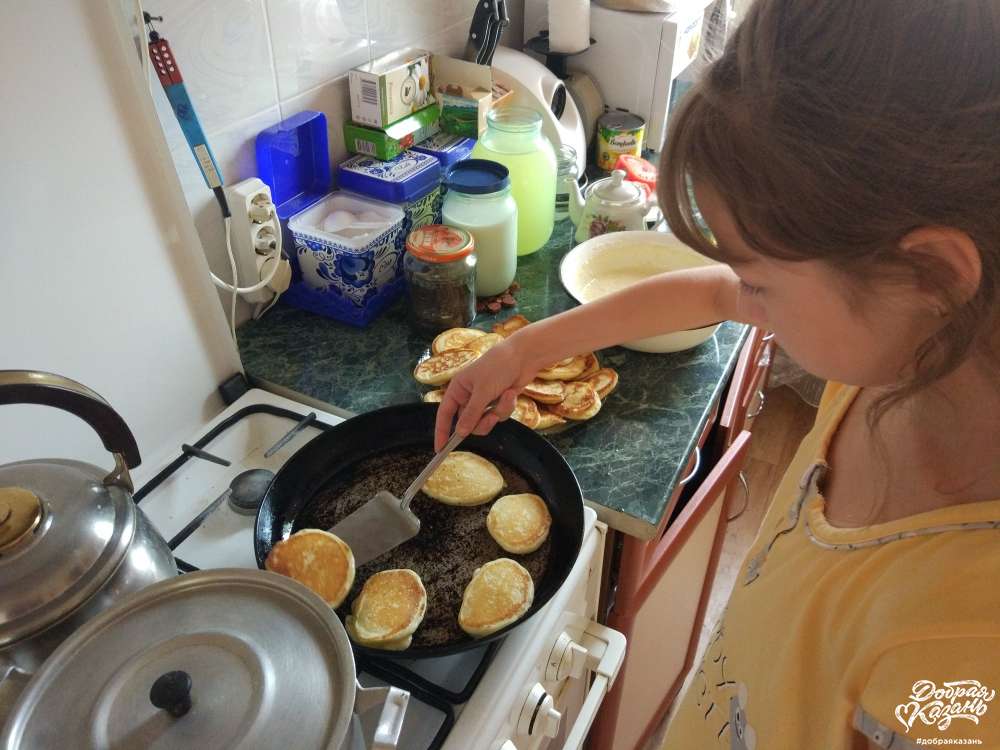 Помогла Эби с оладушками