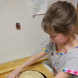 Помогла маме делать бэлеш