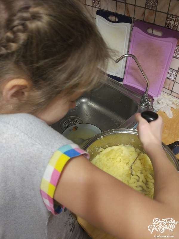 Помогла Эби