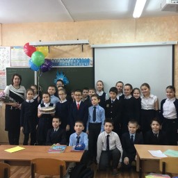 Наш класс поздравил учителя с Днем Рождения!
