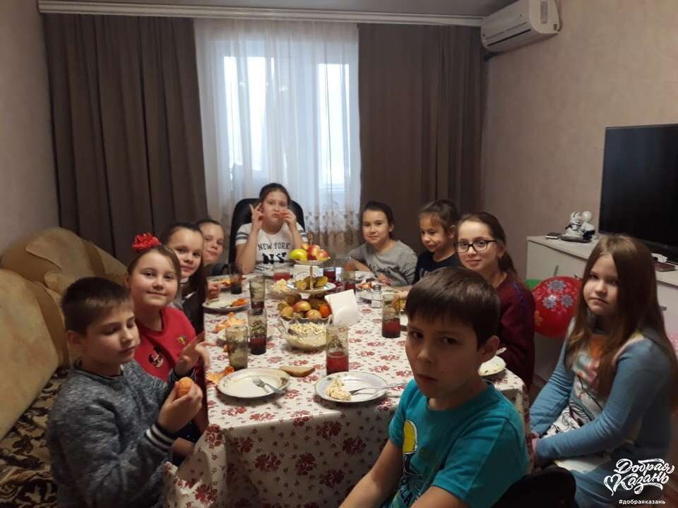 Поздравили одноклассницу Поздравили одноклассницу