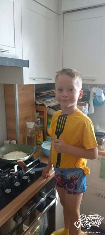 Помогал маме