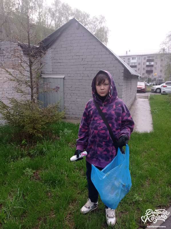 Убрался в сквере возле дома Убрался в сквере возле дома