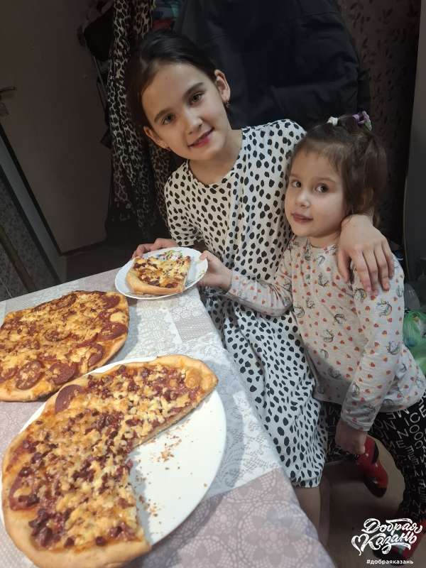 Испекли пиццу вместе с мамой