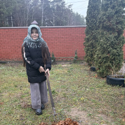 Помощь дедушке по саду