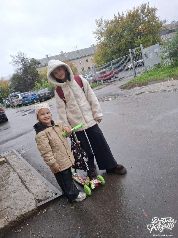 Провожаю сестренку в садик