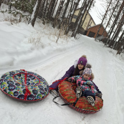 Сходили с сестренкой на горку