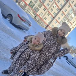 Гуляю с сестренкой