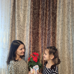 Поздравила маму с днем матери