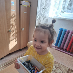 Сегодня с сестренкой сдали батарейки на утилизацию в садике