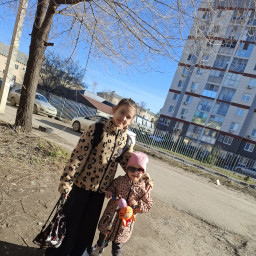 Отвожу сестренку в садик