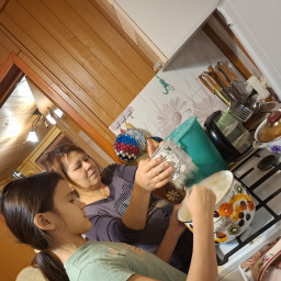 Помогала бабушке делать  тесто