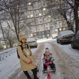 Перед школой отвожу сестренку в садик