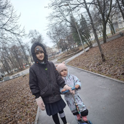 Отвела сестренку в садик