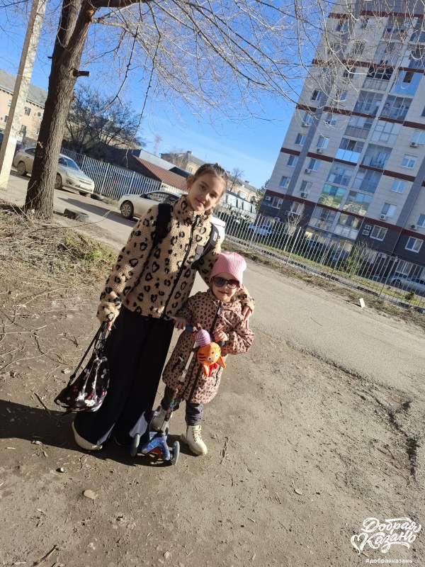 Отвожу сестренку в садик