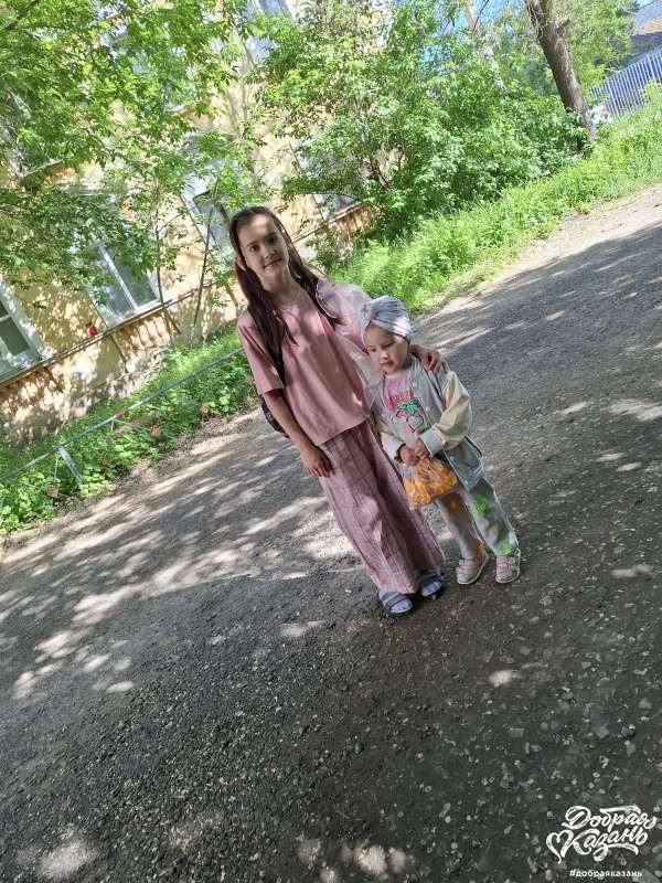 Отвожу сестренку в садик