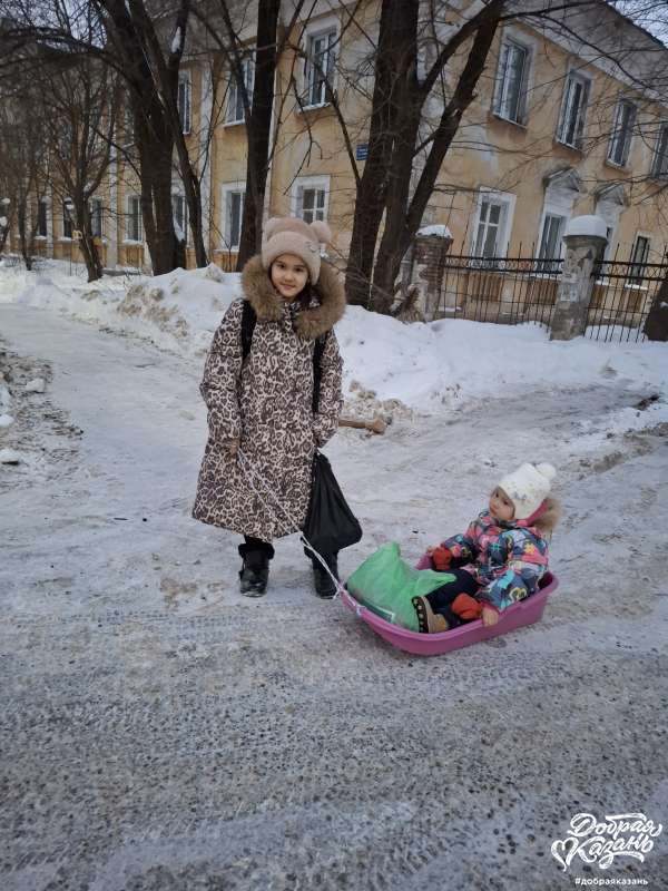 Отвела сестренку в садик