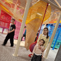 С сестренкой ходили в игровой центр