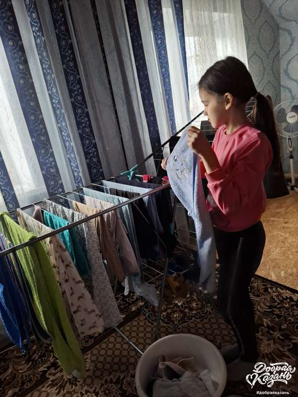 Помогла бабушке развесить белье