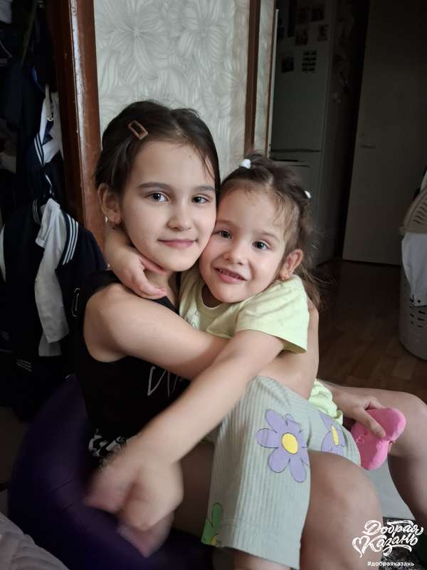 Играем с сестренкой