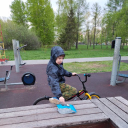 Собрал мусор в парке Победы