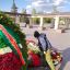 Возложил цветы к Вечному огню в парке Победы 1