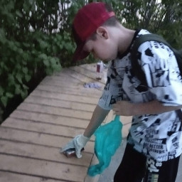 Собрал мусор в экопарке Марьино озеро