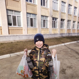 Помог маме донести тяжелые сумки