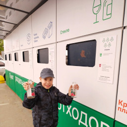 Сдал стеклянные бутылки на переработку в пункт раздельного сбора отходов возле гипермаркета "Лемана ПРО"