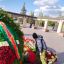 Возложил цветы к Вечному огню в парке Победы 3