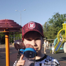 Всегда беру с собой многоразовую бутылку для воды вместо воды в одноразовой пластиковой таре