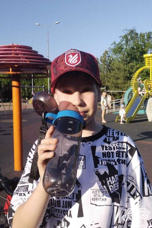 Всегда беру с собой многоразовую бутылку для воды вместо воды в одноразовой пластиковой таре
