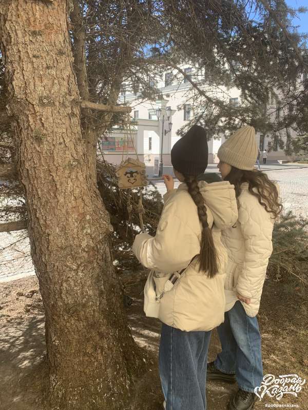 Заполнили кормушку у Казанского Кремля Заполнили кормушку у Казанского Кремля