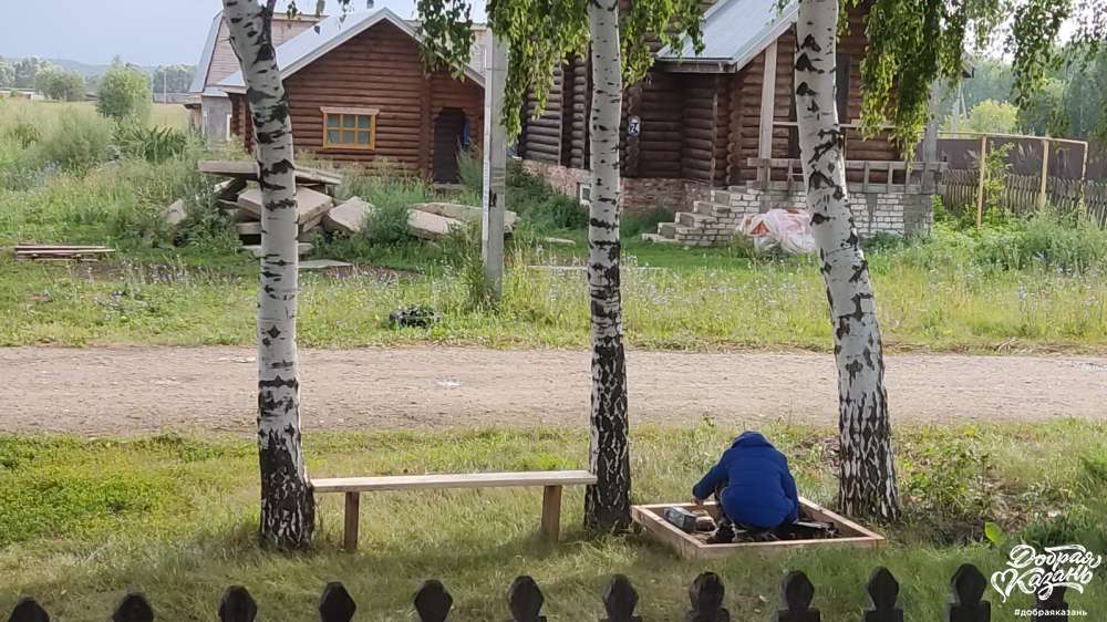 Смастерили с папой песочницу и лавочку