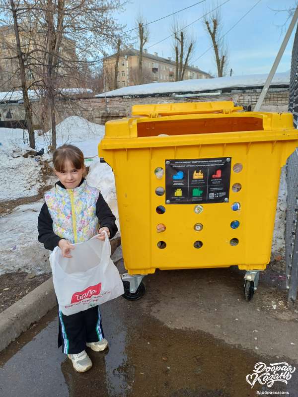 Сдаю пластиковую тару в жёлтый контейнер