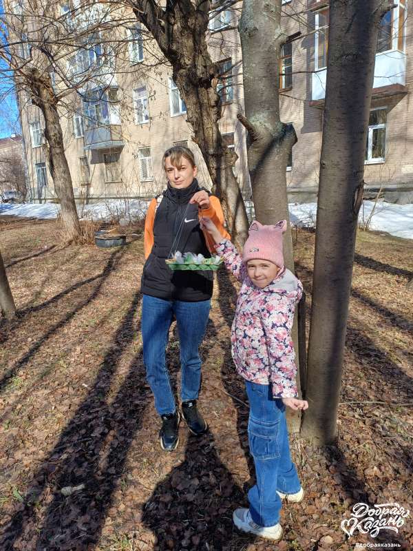 Кормушка из яичного лотка