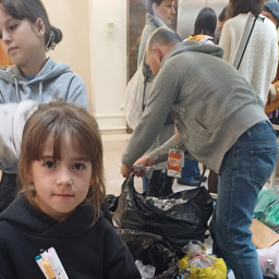 Сдала также фломастеры