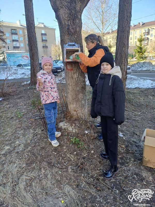 Кормушка из коробки