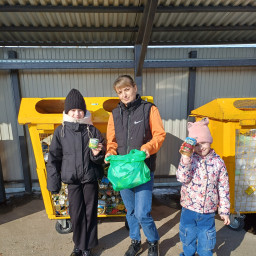 Сдали жестяные банки