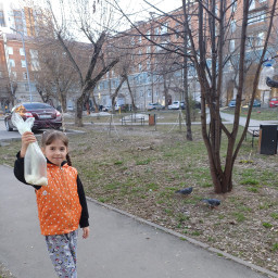 Покормила голубей в сквере