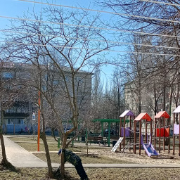 Уборка во дворе