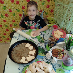 Помогаю маме.