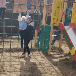 Учу сестрёнку