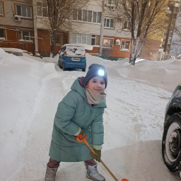 Вышла с родителями на субботник