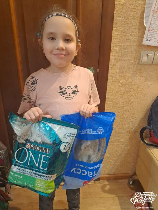 Передали корм зооволонтеру