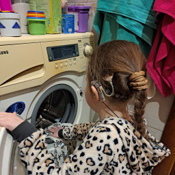 Помогала сегодня маме стирать.