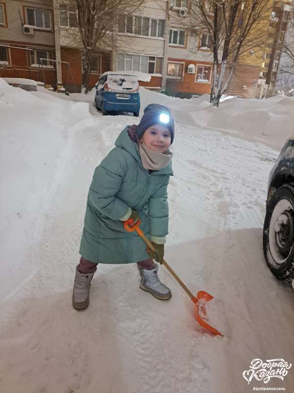 Вышла с родителями на субботник Вышла с родителями на субботник